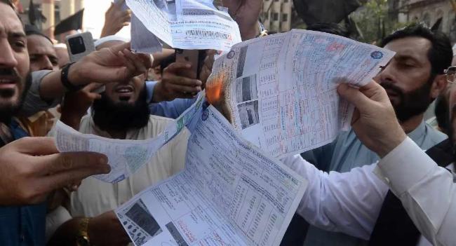 ඉහළ දැමූ බදුවලට පකිස්ථානයේ විරෝධතා